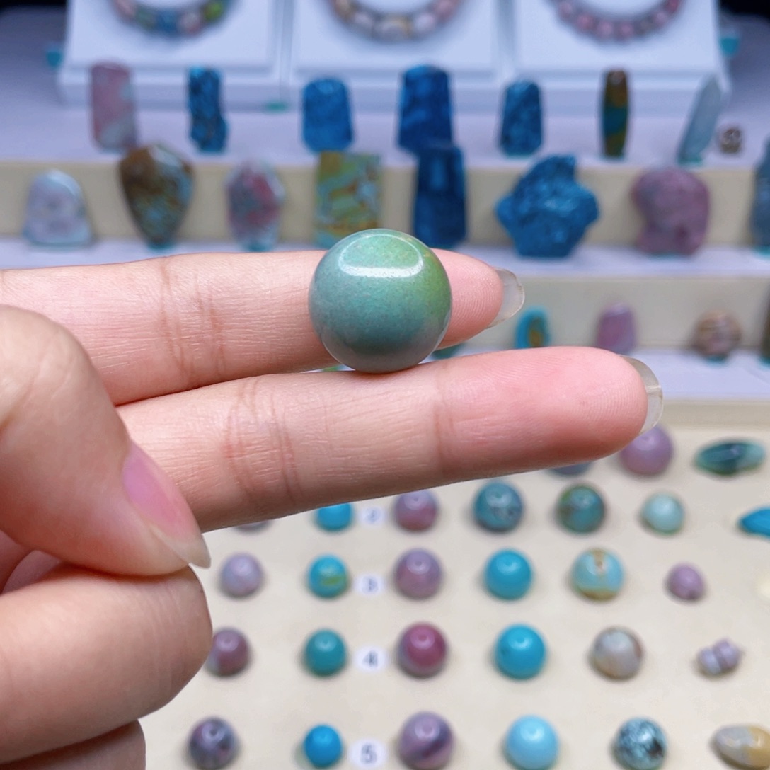 绿松石未镶嵌颈饰