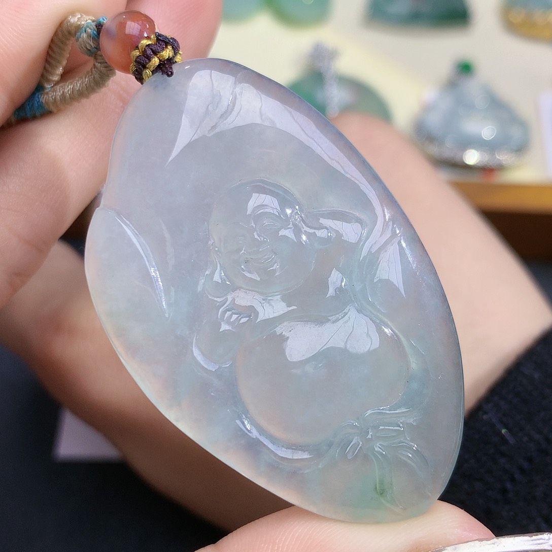 翡翠颈饰未镶嵌佛公