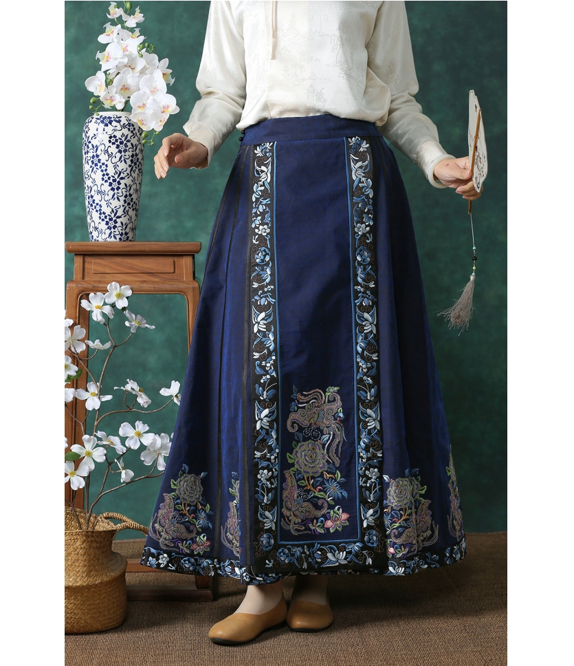 【十三郎】新款蓝黑色真丝香云纱刺绣马面裙半身裙231351