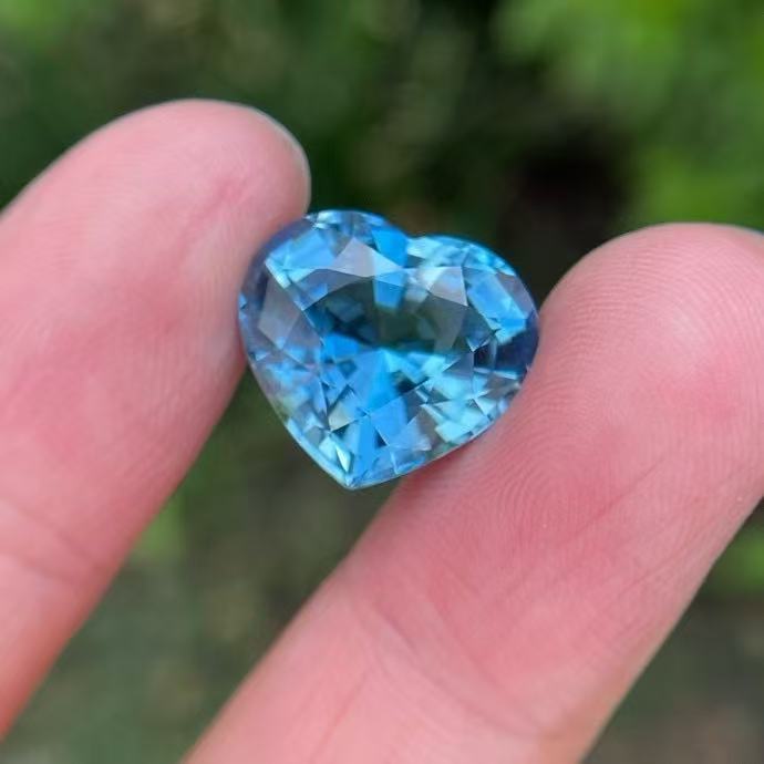 天然心形超级圣玛利亚色海蓝宝满火彩纯净体8.23ct
