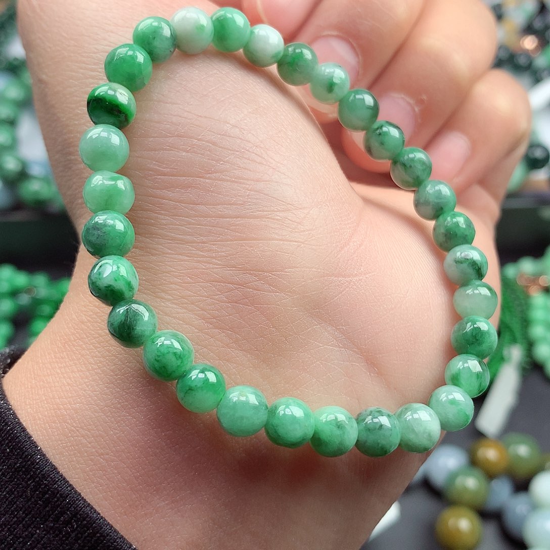 翡翠颈饰足铂镶嵌手串