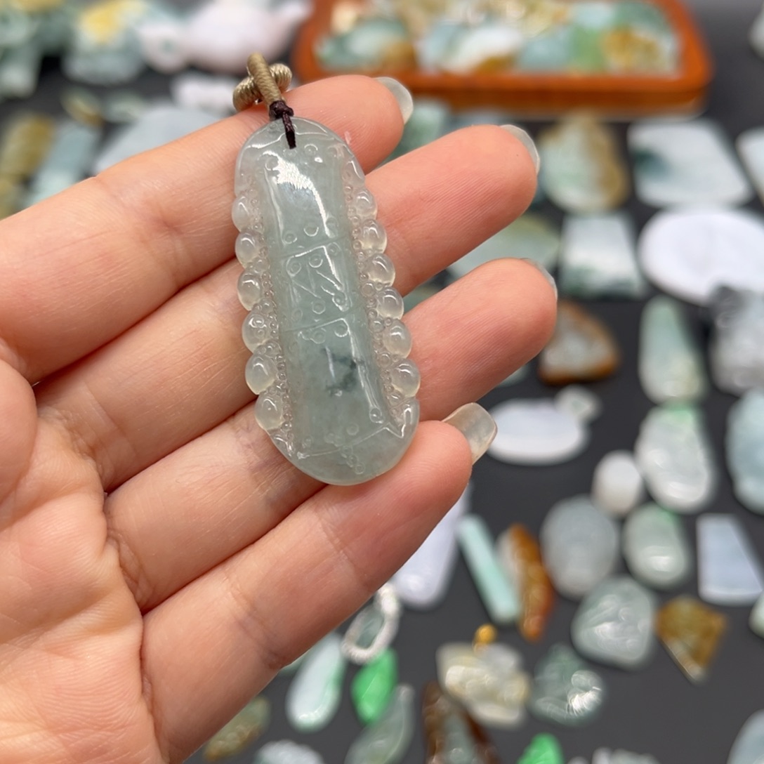 翡翠未镶嵌颈饰竹节