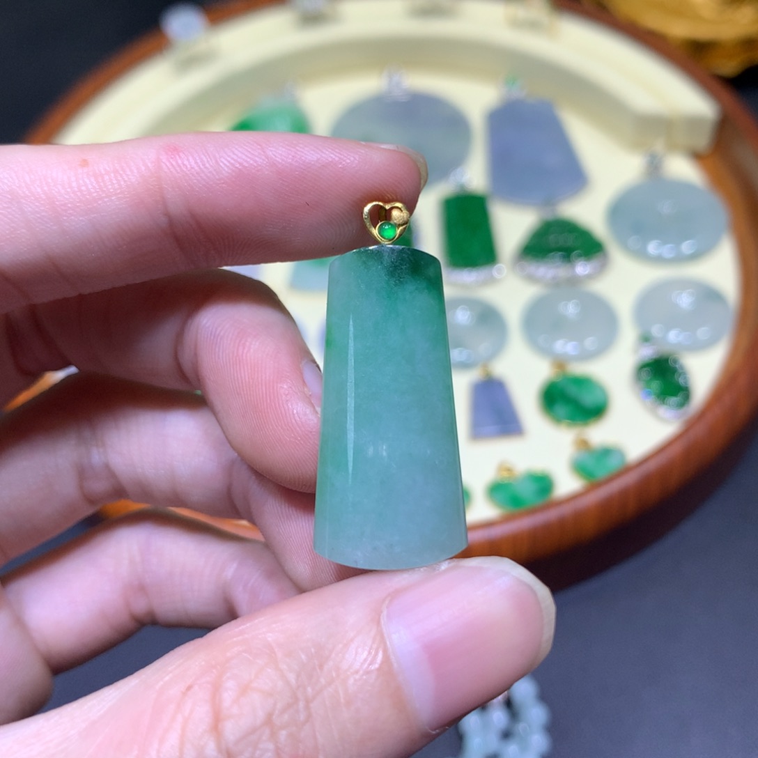 翡翠18K金镶嵌吊坠(不含链)