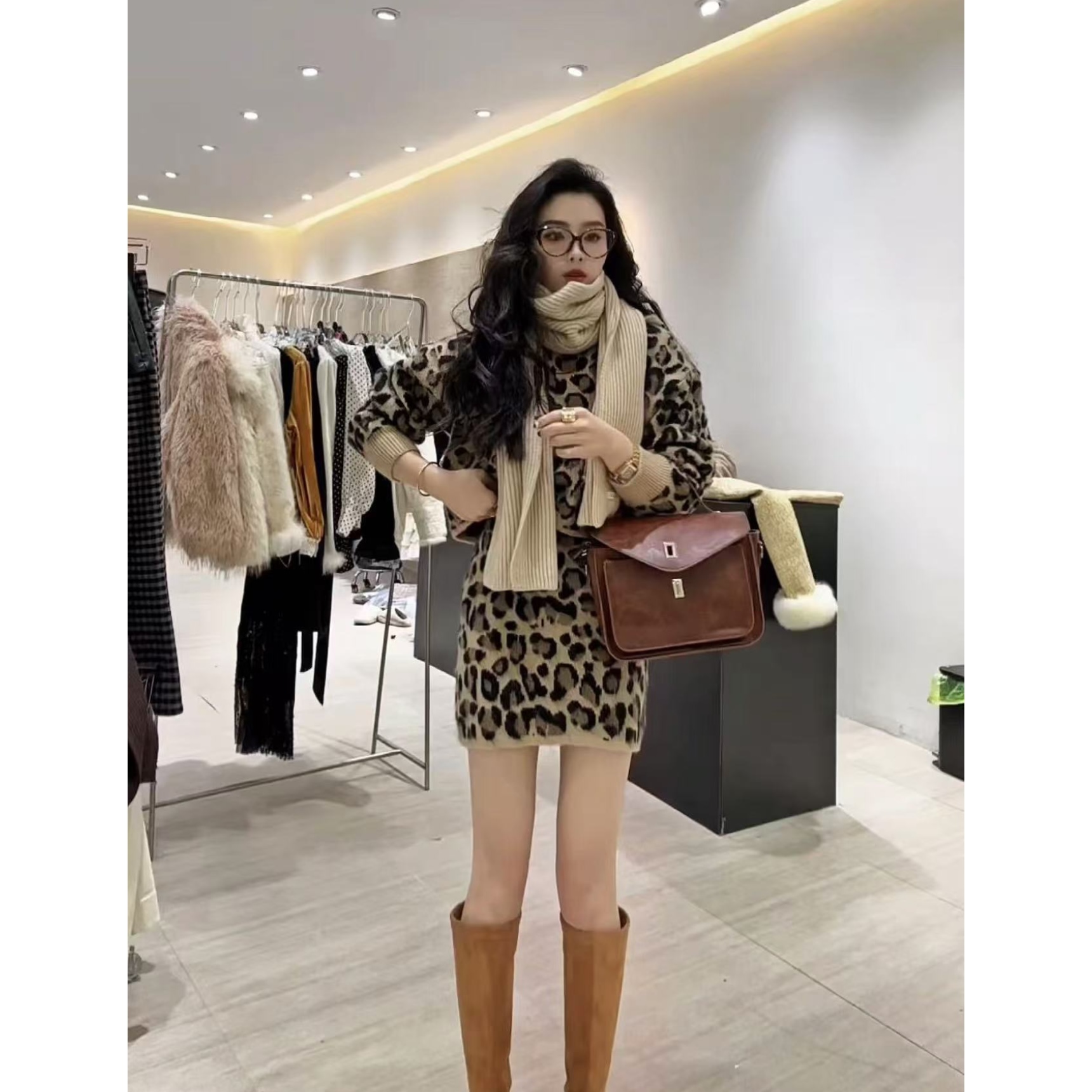 【 Wan wan】拉毛豹纹连帽松紧腰短裙毛衣套装