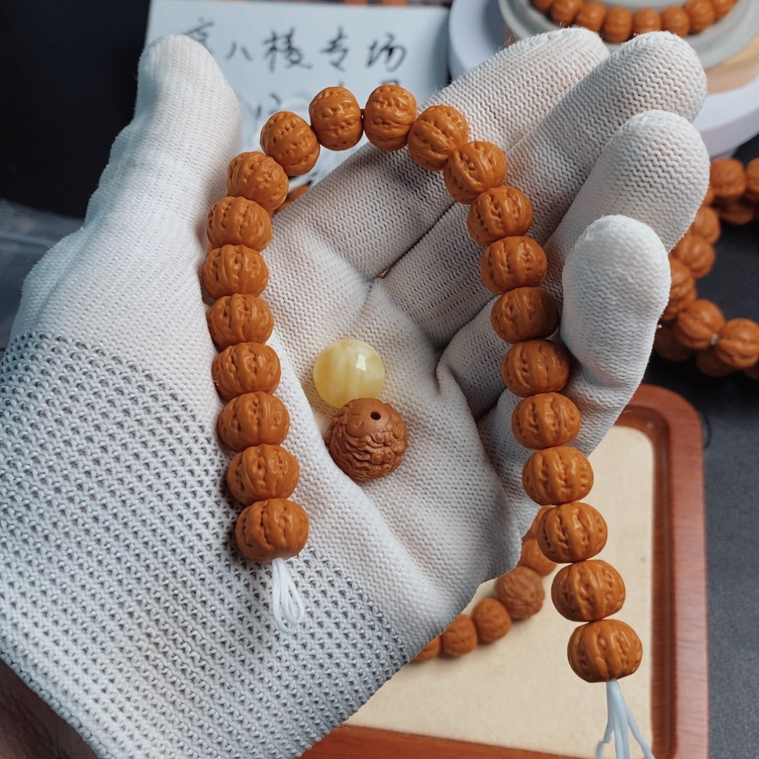 俊***哥猴头核桃吊坠京巴棱