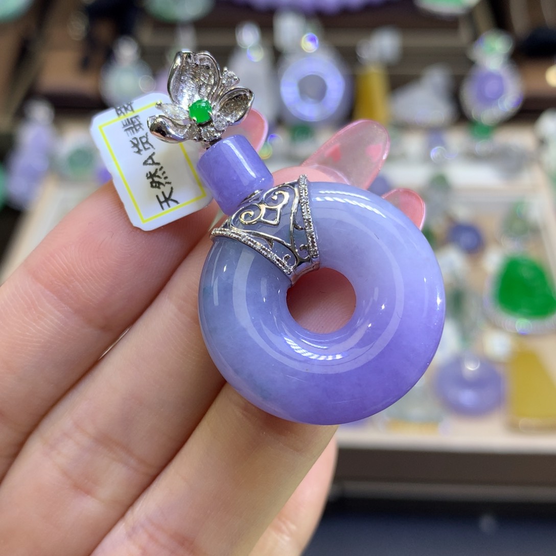 翡翠颈饰18K金镶嵌翡翠