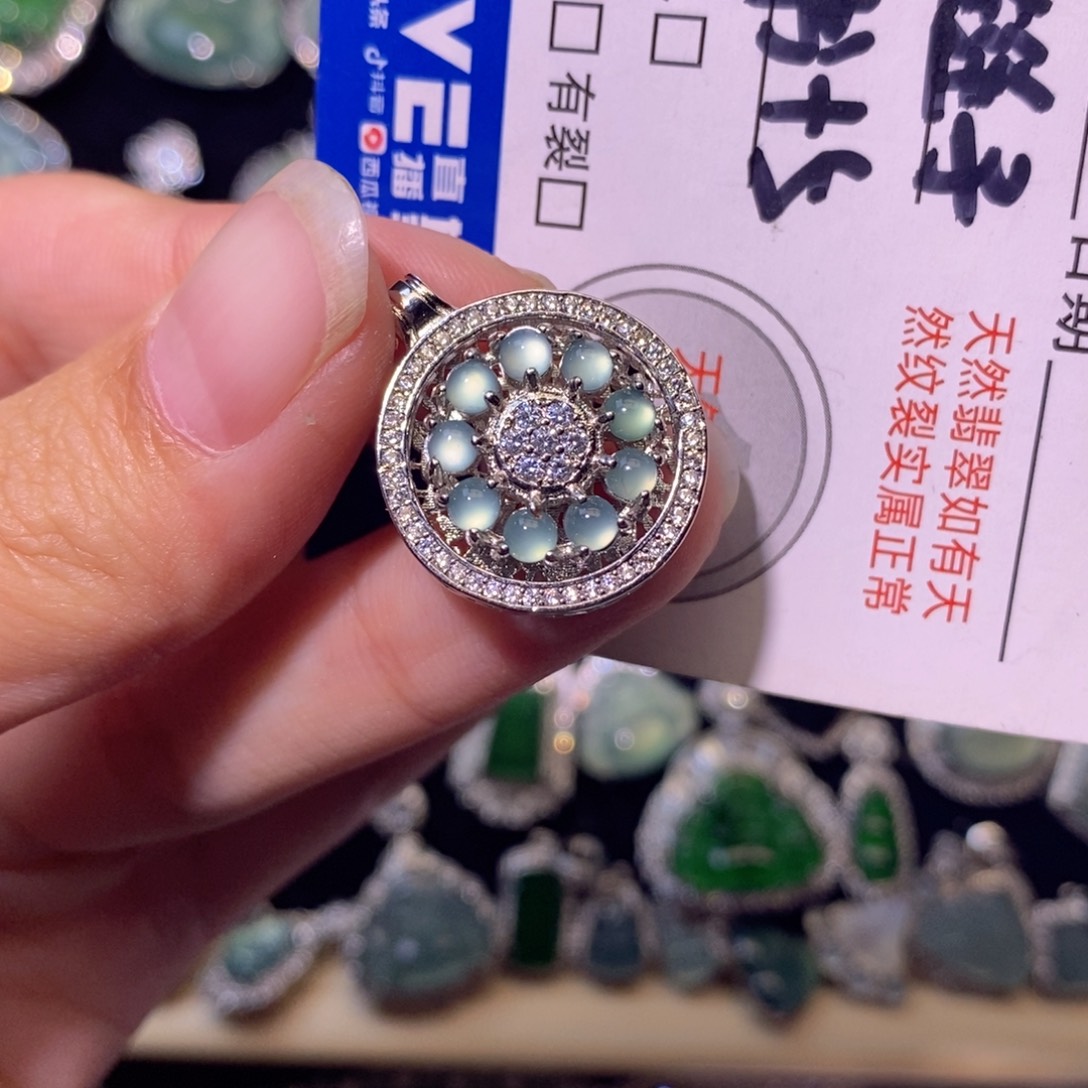 翡翠未镶嵌颈饰天然