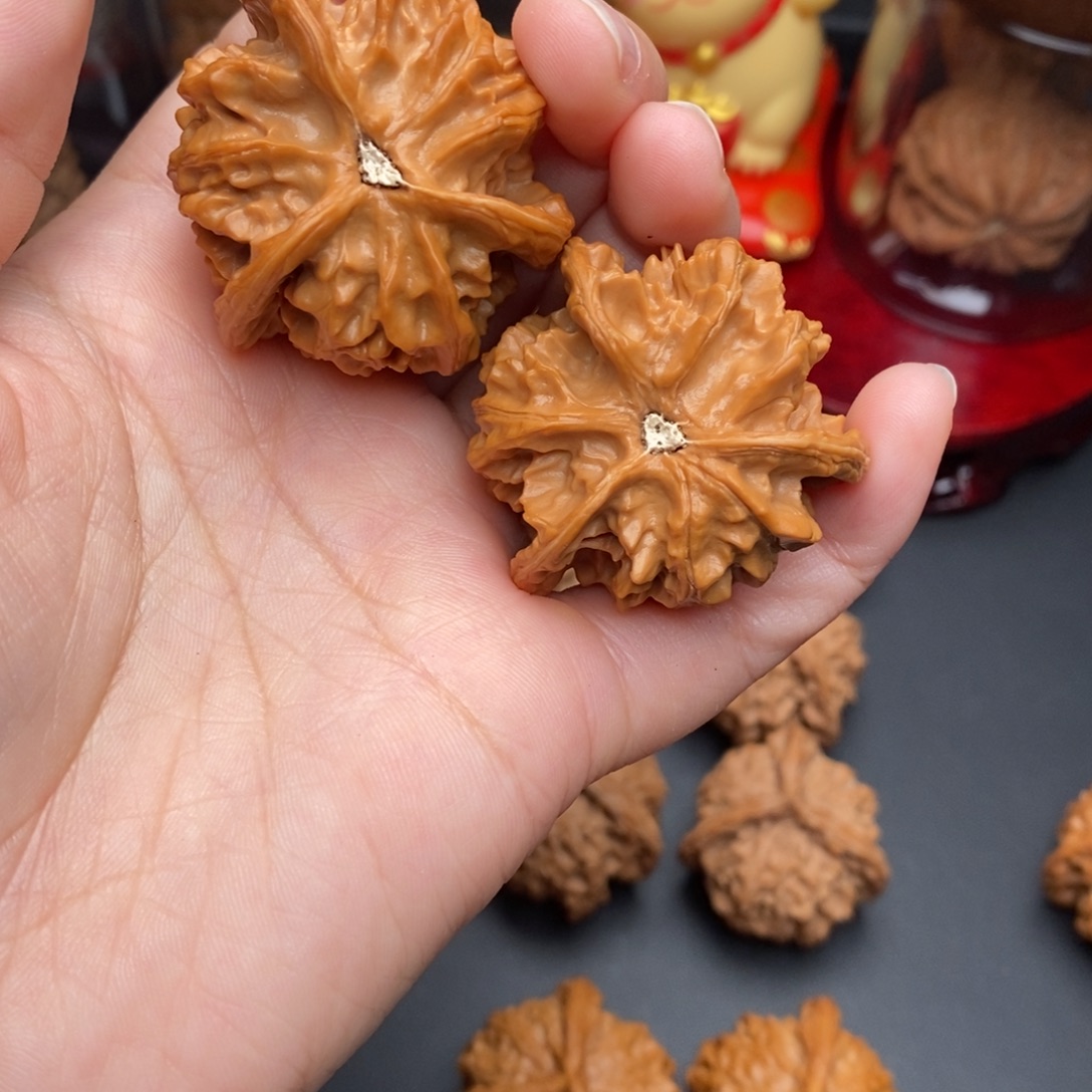 狒****文玩核桃盘山三棱修尖打底38