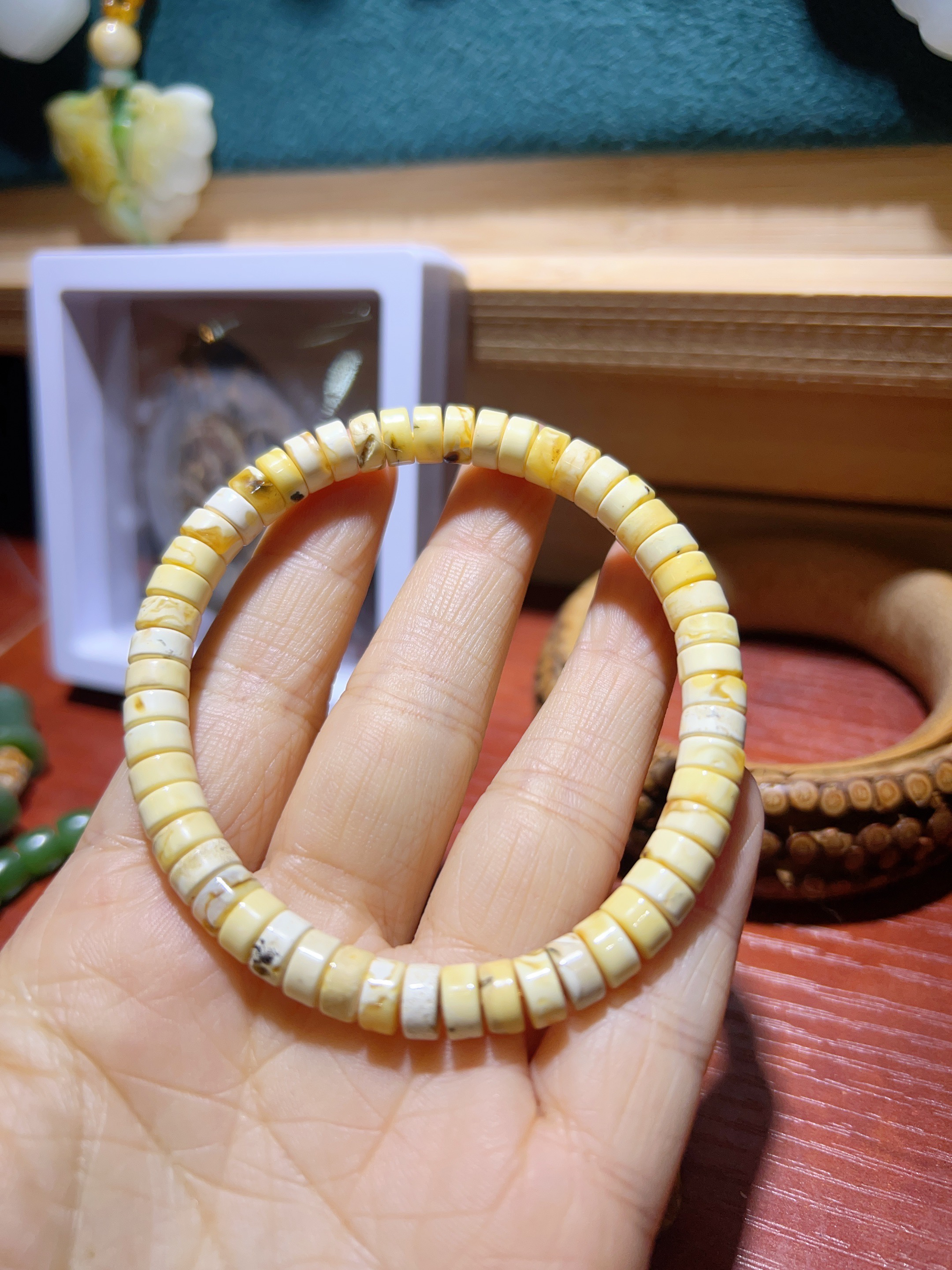 6mm蜜蜡药片手串男女款