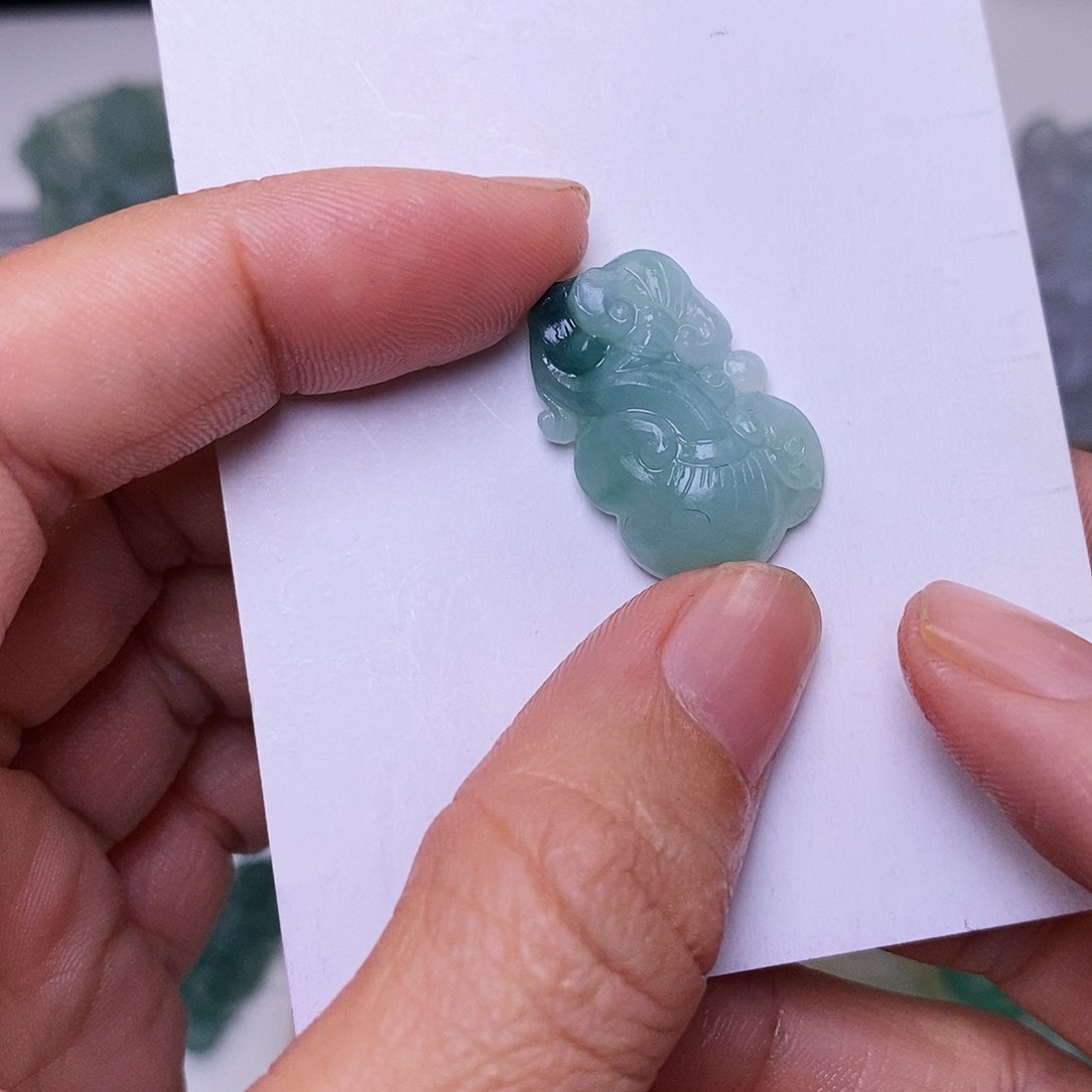 定制翡翠未镶嵌吊坠