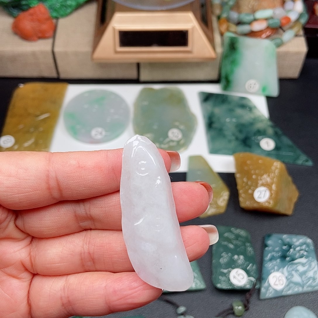 翡翠颈饰未镶嵌翡翠