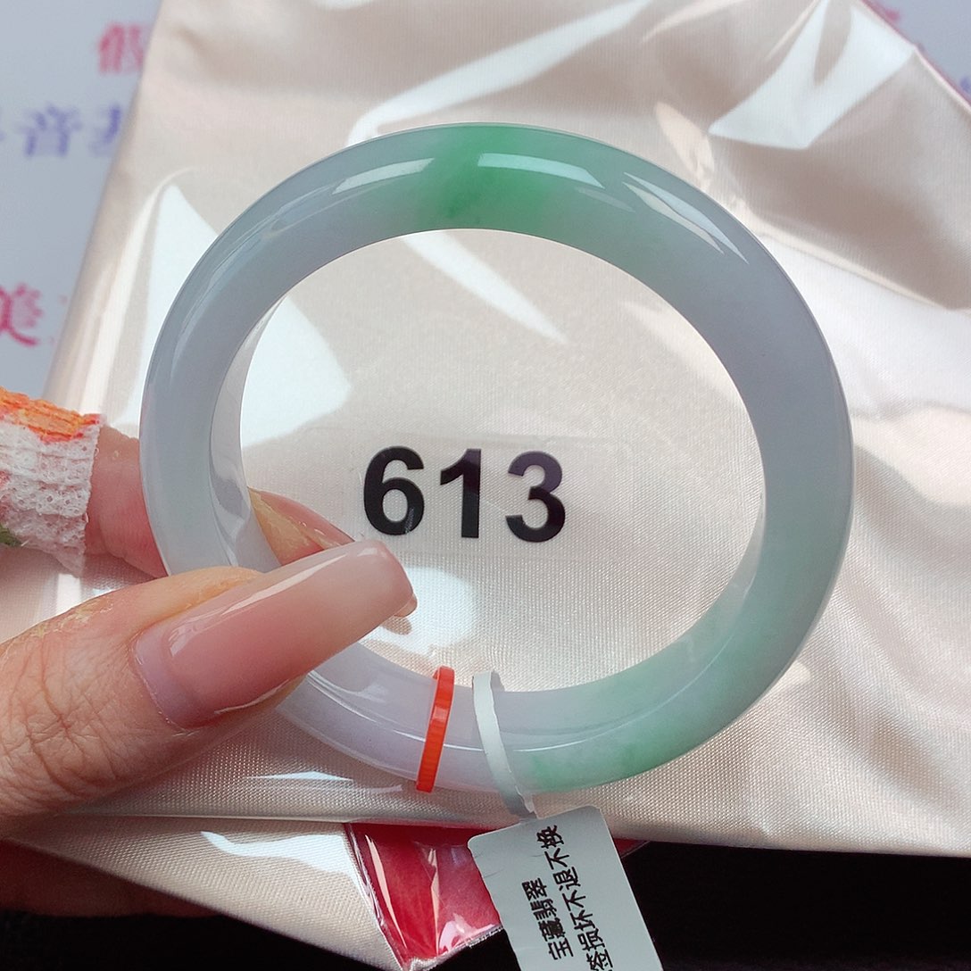 翡翠手镯未镶嵌54冰润白底阳绿 微瑕捡漏
