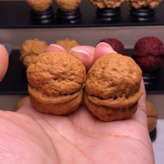 文玩核桃把件蟒纹元宝34