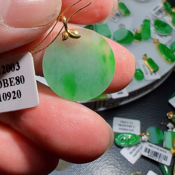 翡翠挂件18K金镶嵌翡翠