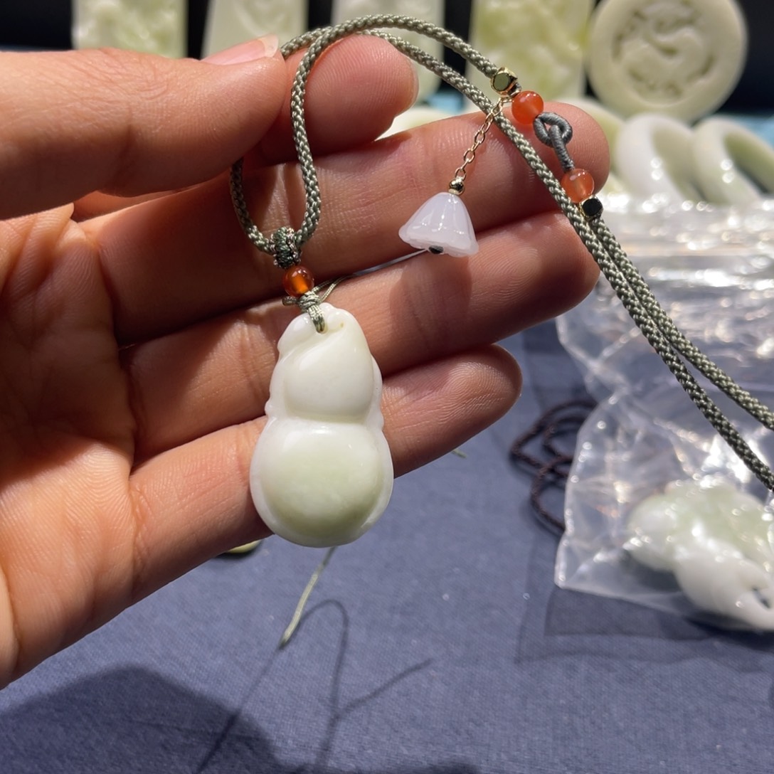 蓝田玉（蛇纹石化大理石玉）颈饰未镶嵌三*