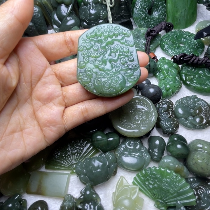 和田玉未镶嵌颈饰