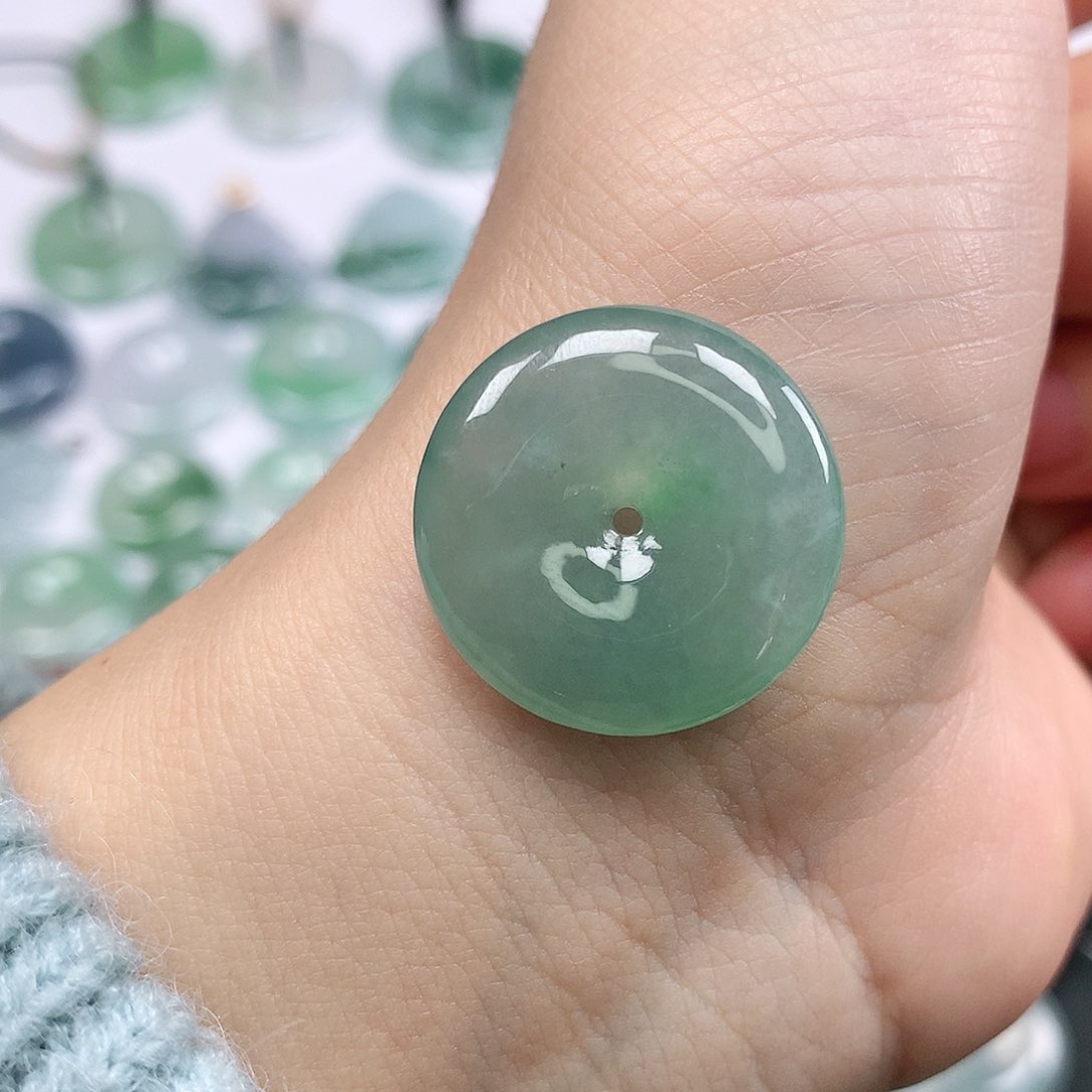 翡翠颈饰未镶嵌平安