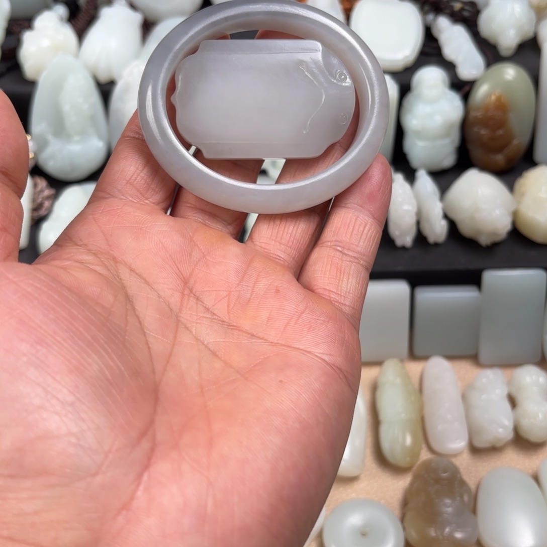 用***7和田玉未镶嵌颈饰