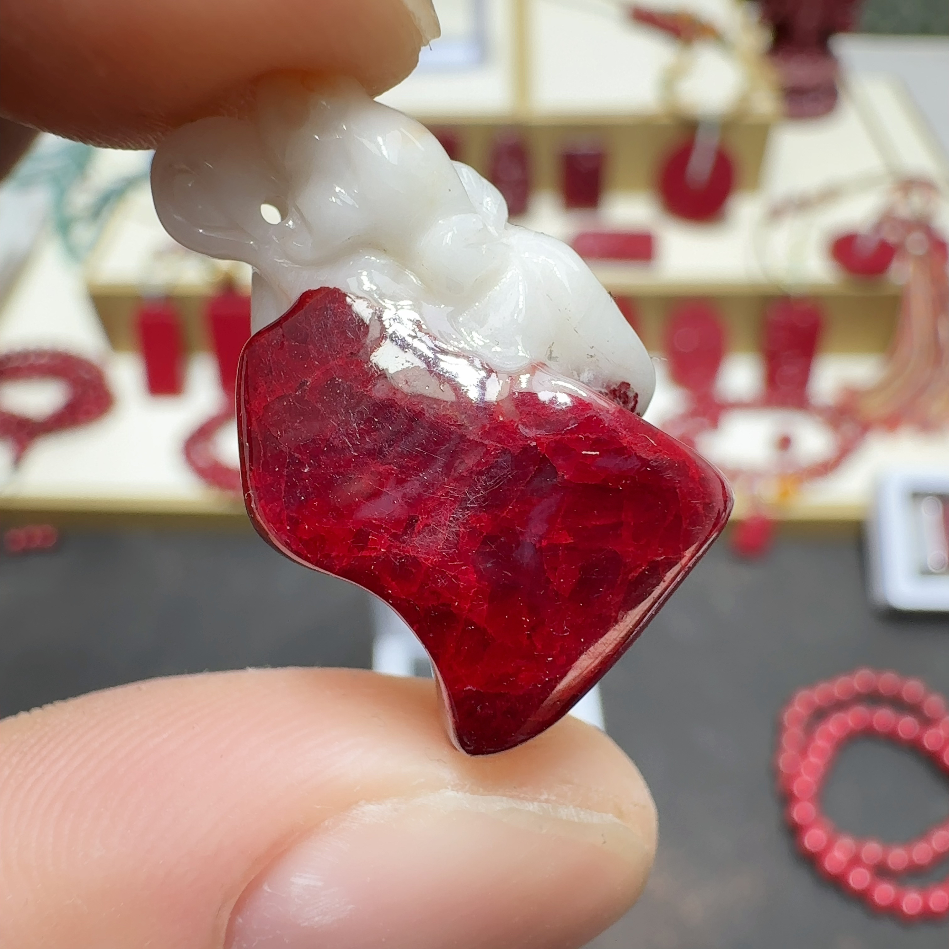 天然辰砂天然朱砂原石原矿晶体如意精致吊坠（9.8）