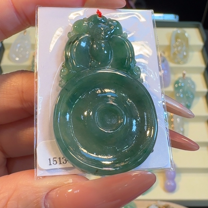 翡翠未镶嵌挂件福贝