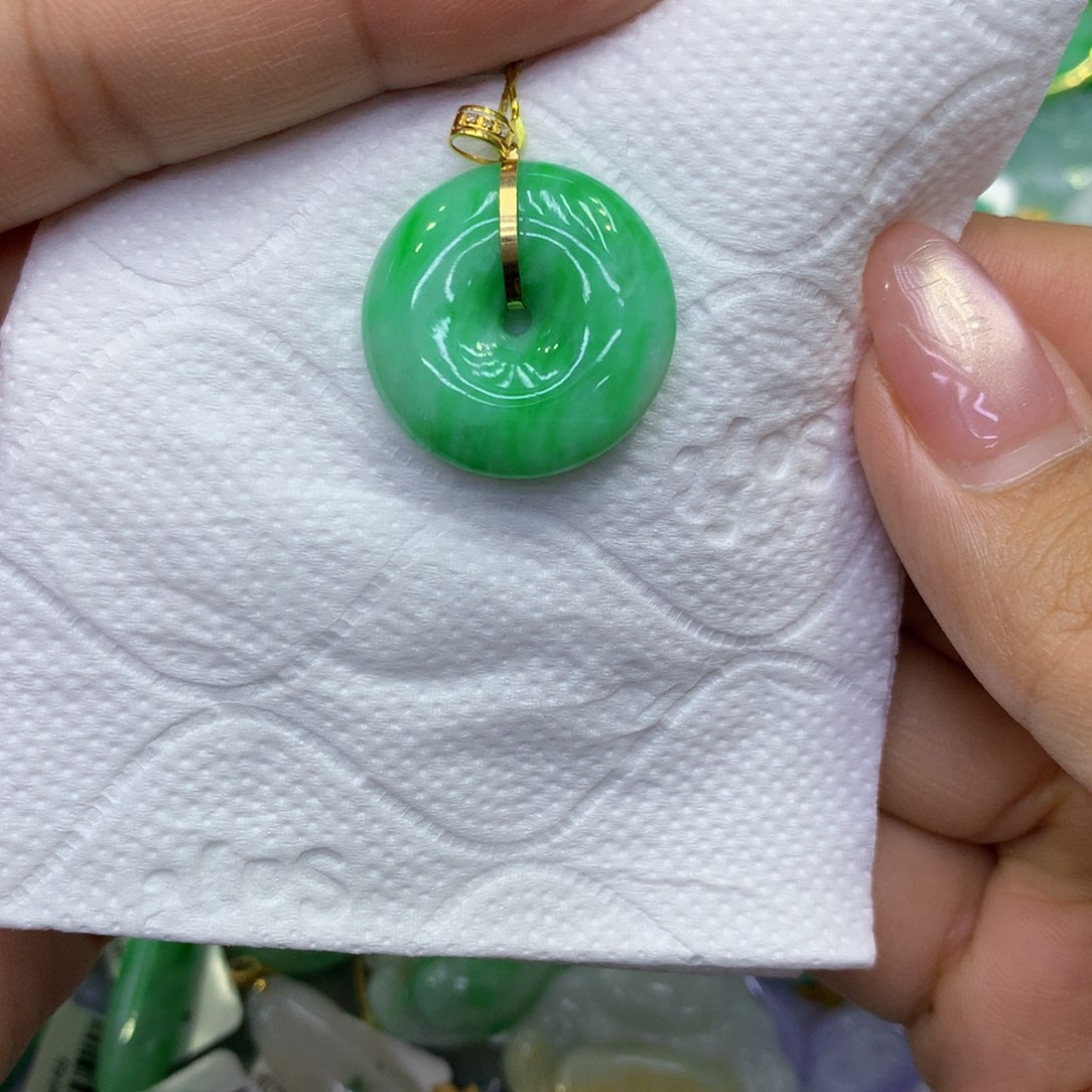 颈饰18K金镶嵌翡翠