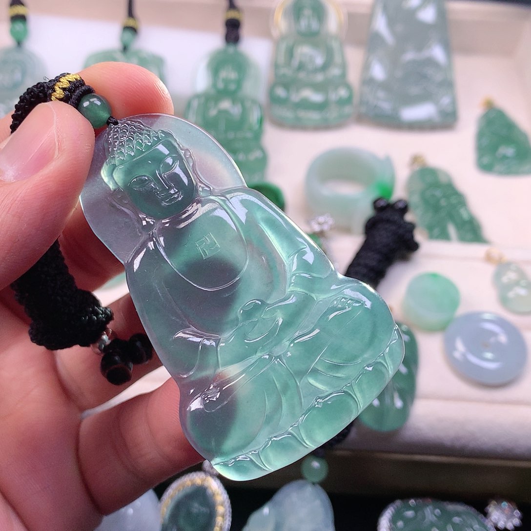 翡翠颈饰未镶嵌翡翠