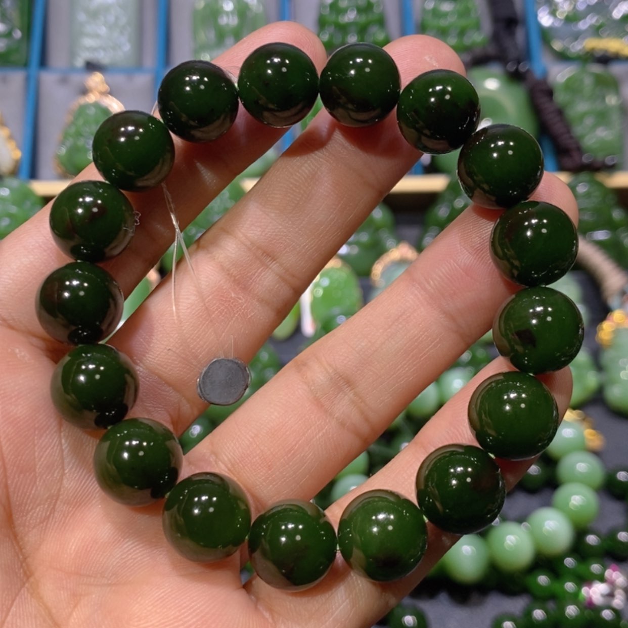 【闪购商品】和田玉吊坠(不含链)未镶嵌俄七红皮菠菜绿手串 12
