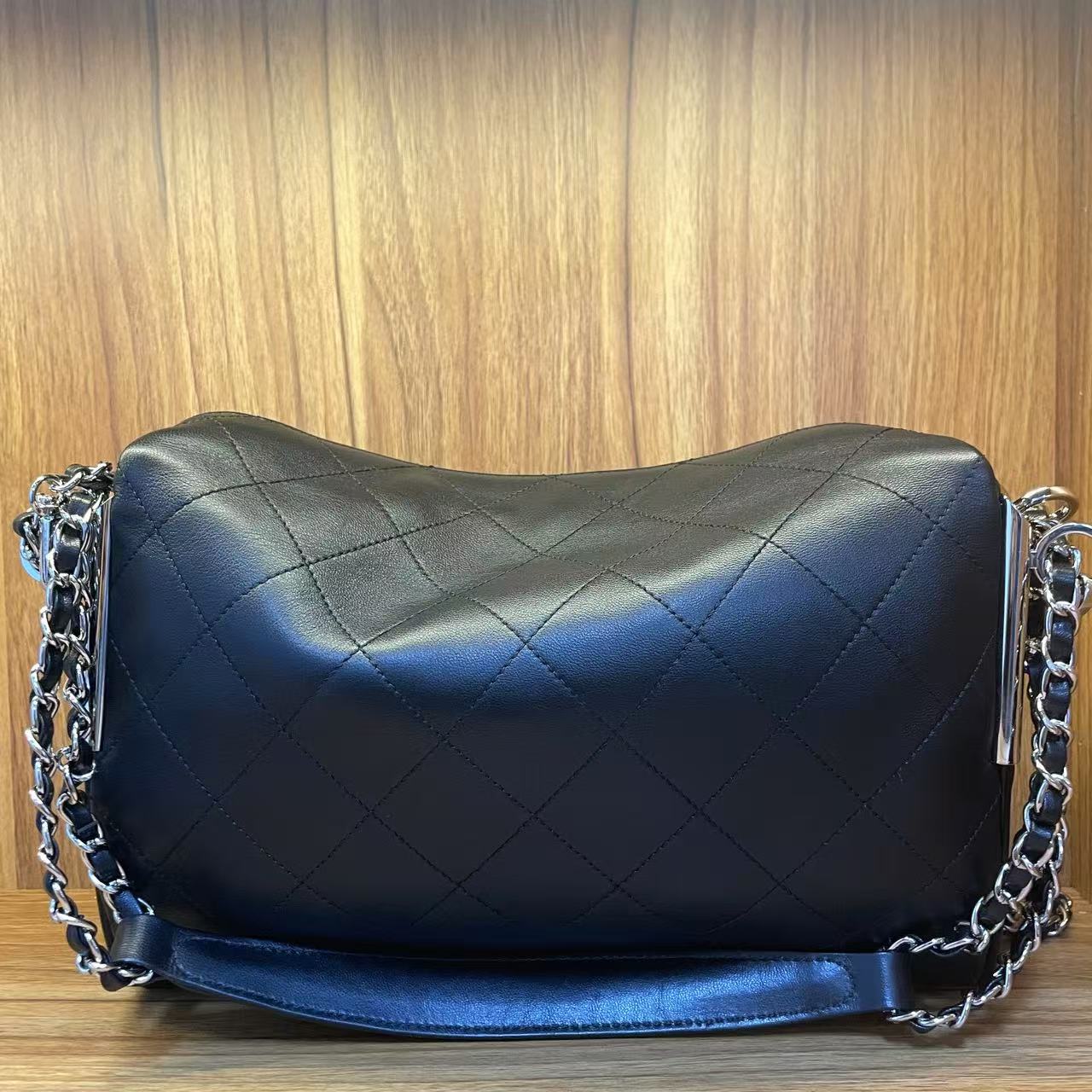 时尚新款真皮女包斜挎包手提包 银 10900 黑色