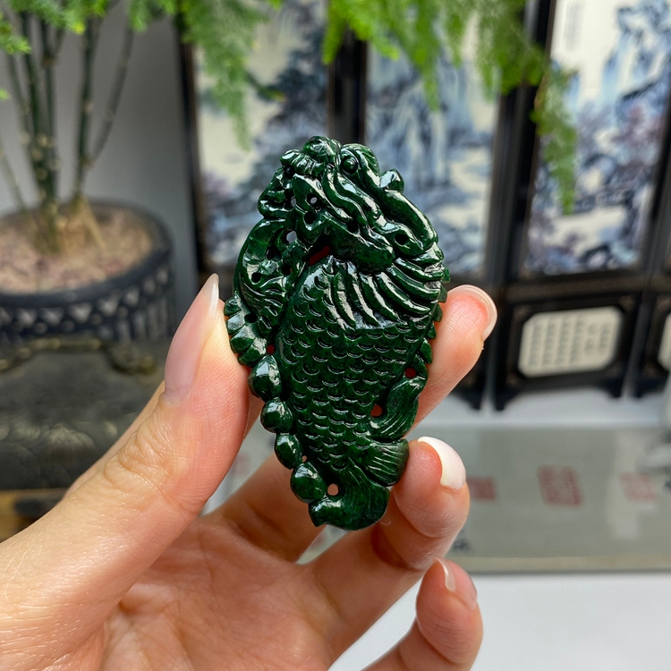 毛货 满绿辣色鱼化龙挂件 天然翡翠A货