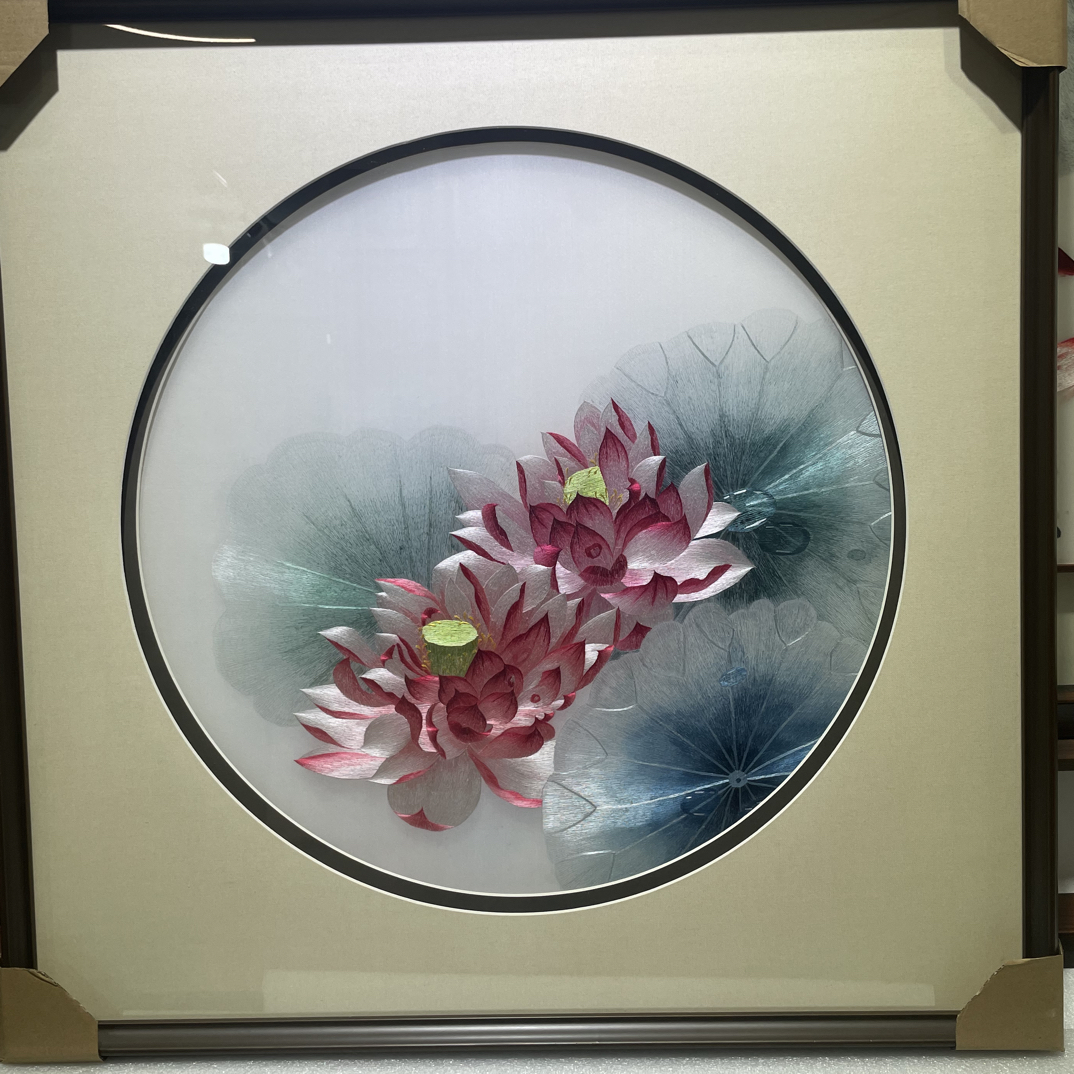 纯手工苏绣小精品荷花挂画外框尺寸69 X 69(cm)