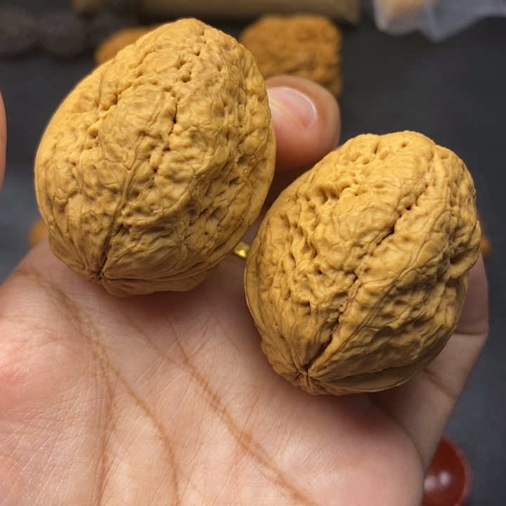 文玩核桃把件43尺脑纹金蟾