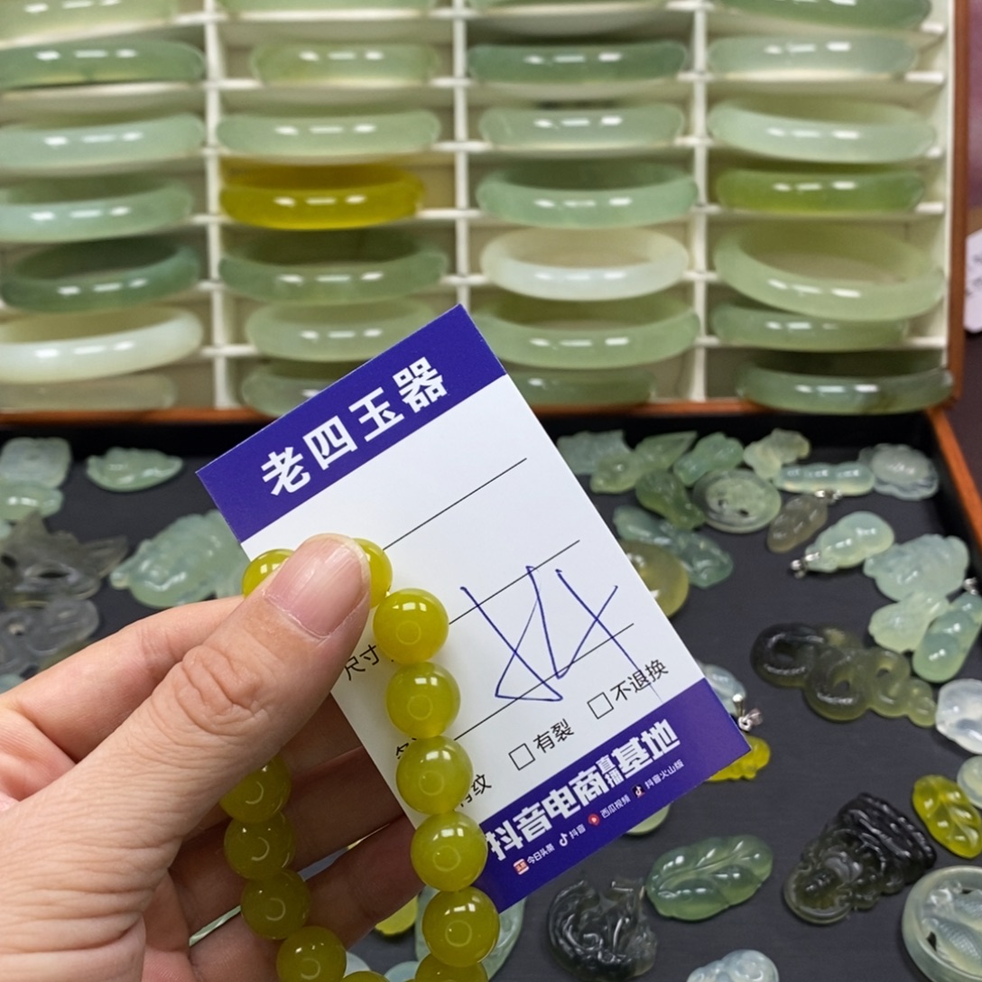 甜***圈蛇纹石玉未镶嵌颈饰