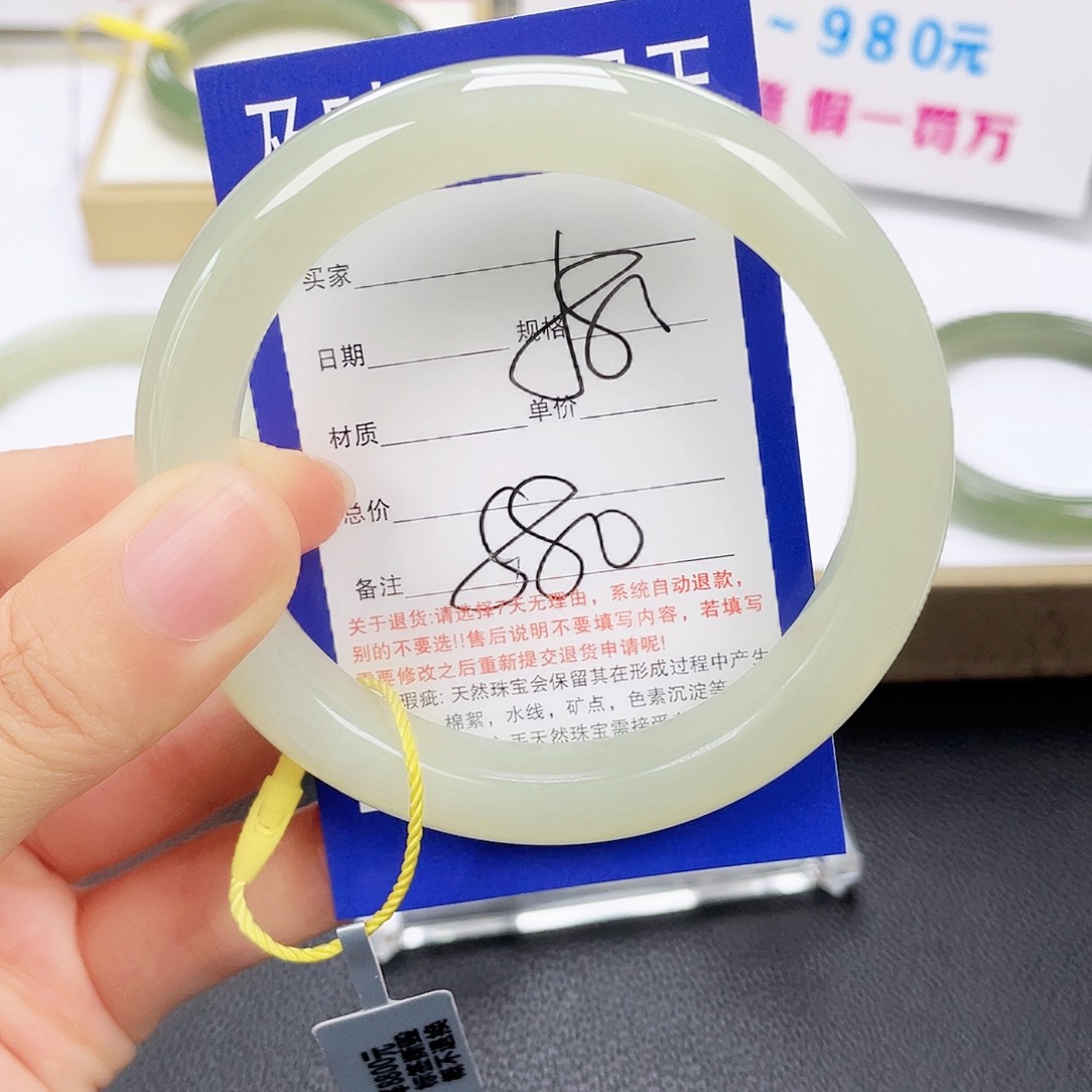 和田玉未镶嵌手镯