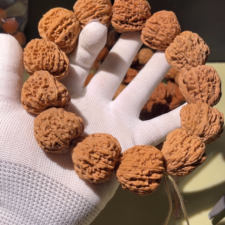 文玩核桃手串…………12