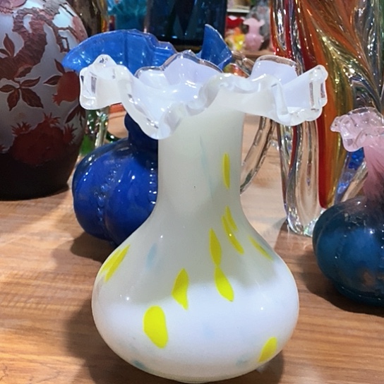 琉璃花瓶高19厘米口径5厘米