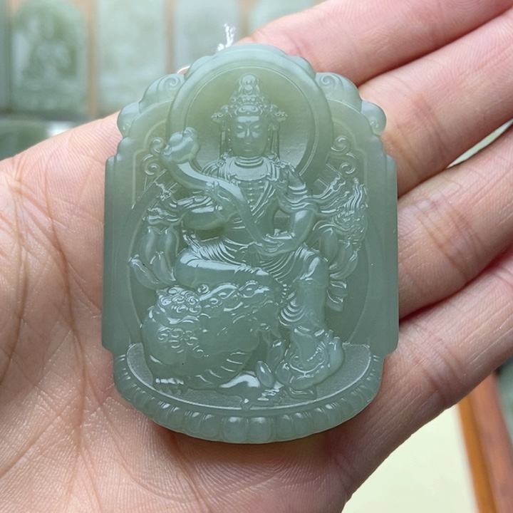 和田玉未镶嵌颈饰辉*