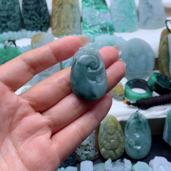 定制翡翠未镶嵌如意