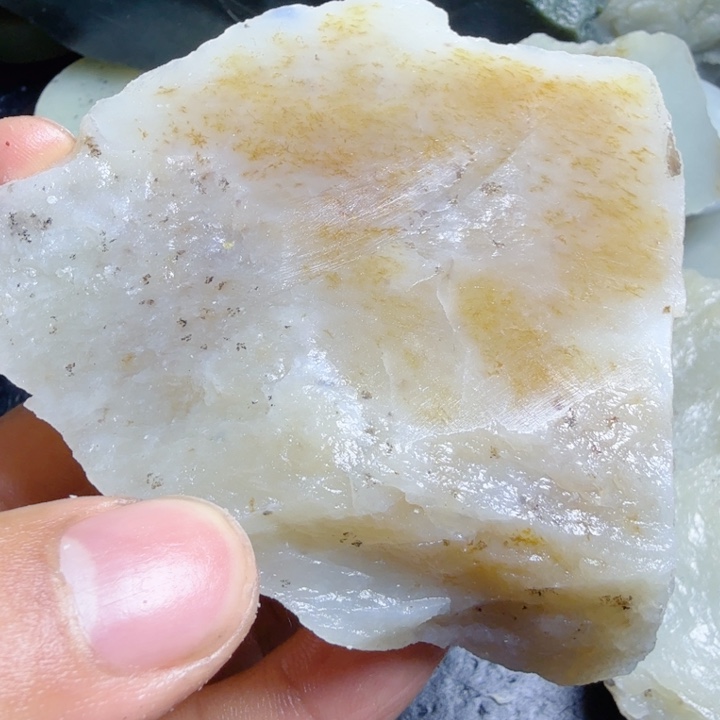 和田玉（糖玉）未镶嵌珠宝奇石