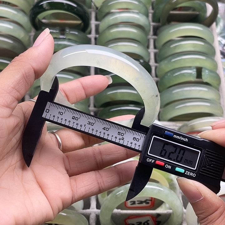蛇纹石玉未镶嵌手镯235