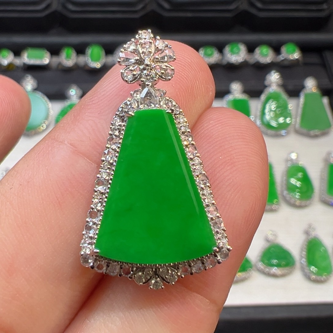 翡翠颈饰18K金镶嵌收货48小时鉴赏期