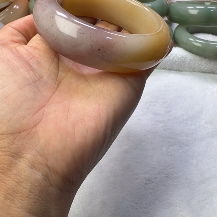 石英岩玉未镶嵌手镯