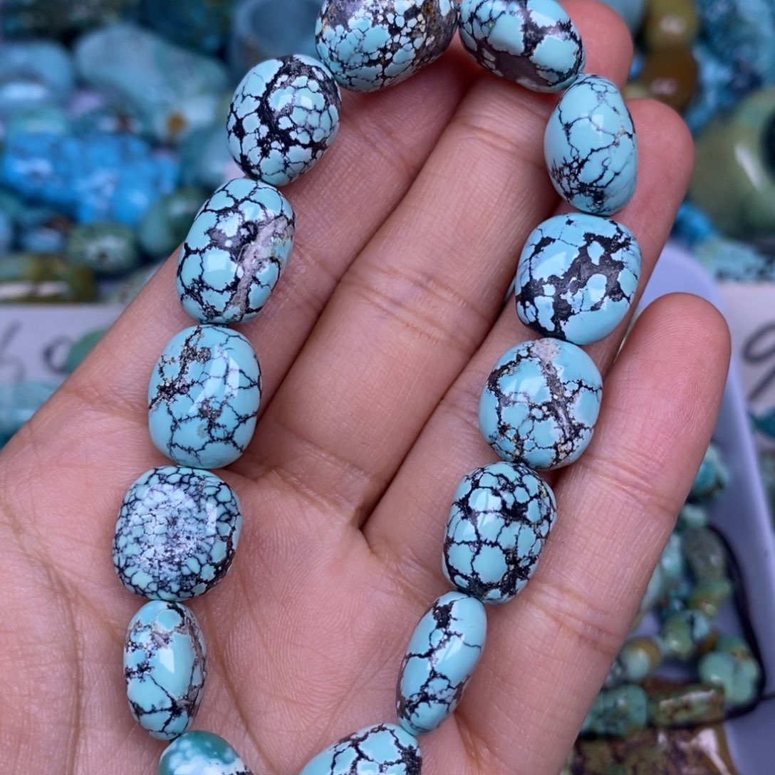 绿松石未镶嵌颈饰