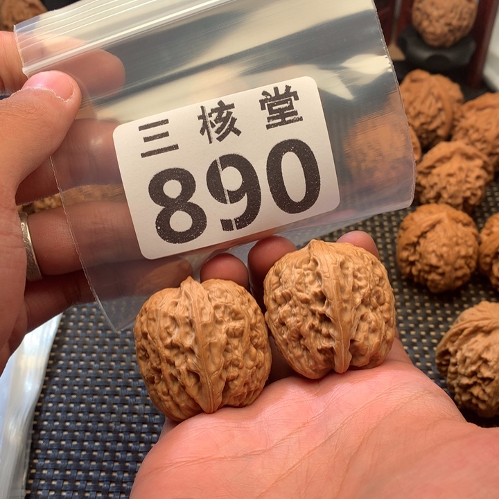 阿***啦文玩核桃吊坠滚石