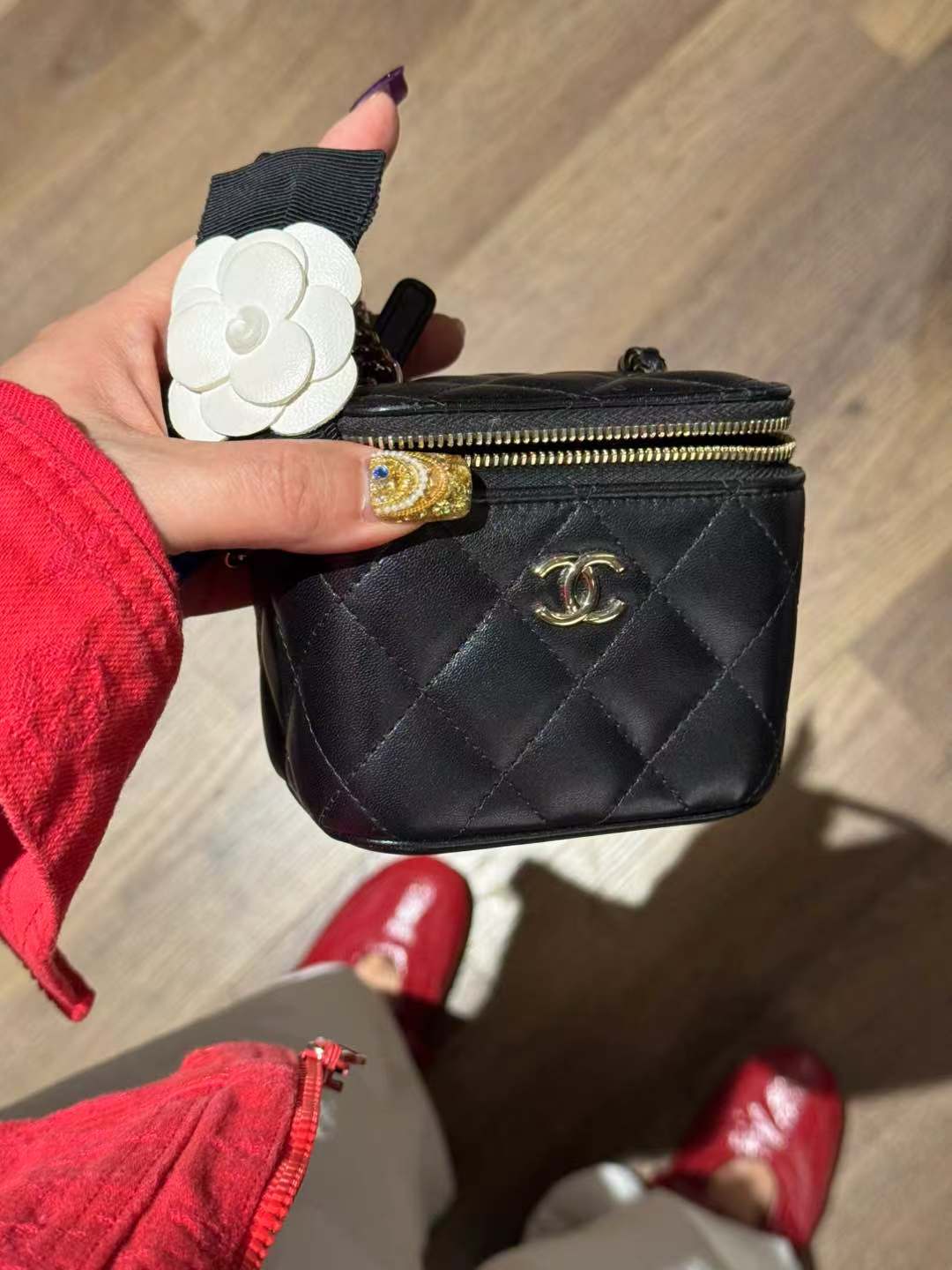 95新 Chanel/香奈儿 展会外场！黑金山茶花小盒子包