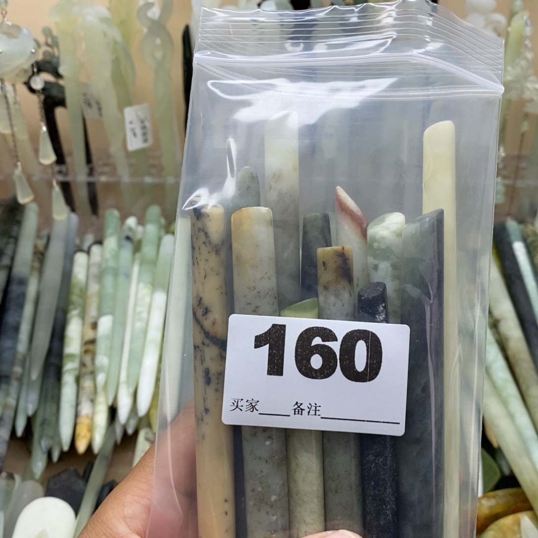 慎***笑蛇纹石玉合金颈饰