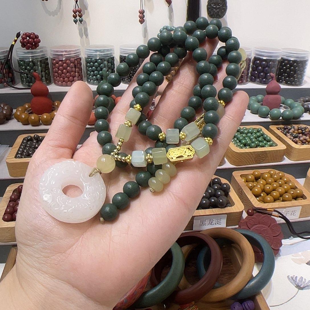 泥塑茉韵清婉0.8脖挂链