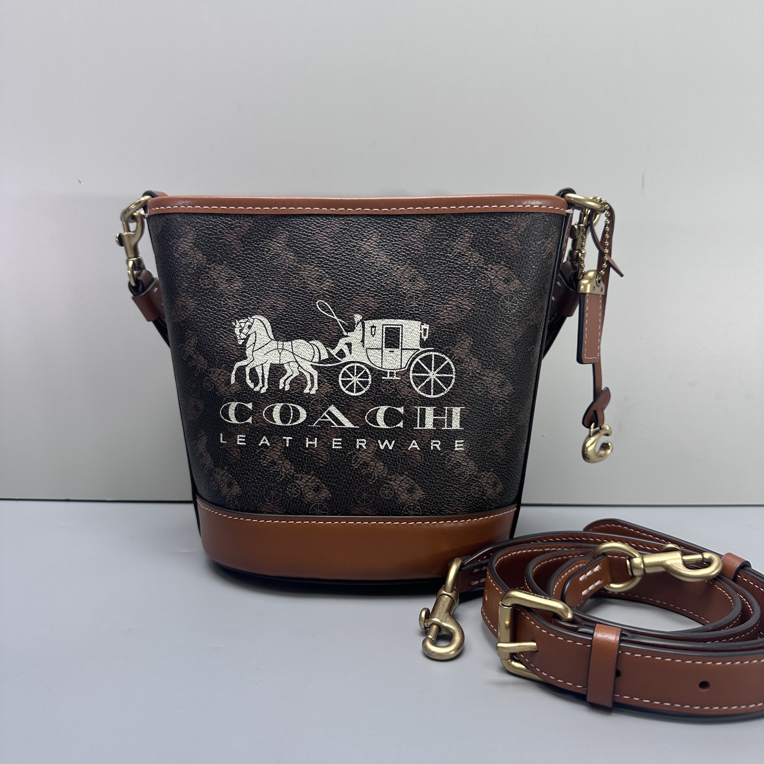 90新 COACH/蔻驰 小林dakotah16棕拼马车水桶包16*18*10 BM080305