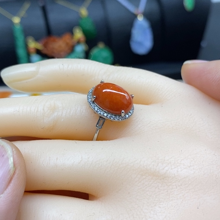 翡翠颈饰未镶嵌戒指