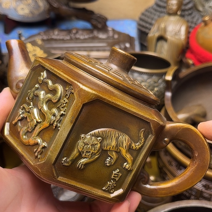 精美铜器批发档口