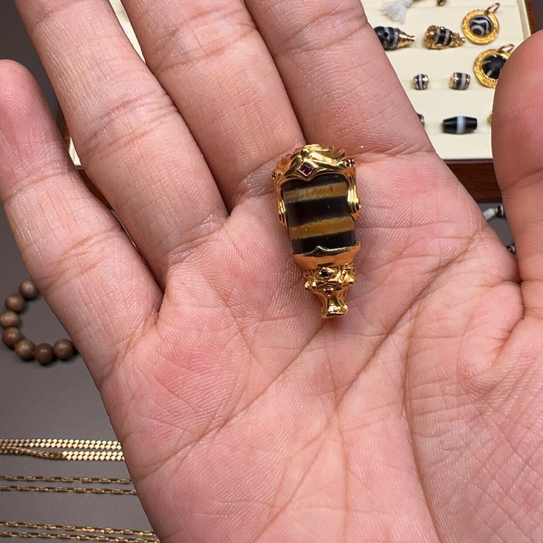 玛瑙/玉髓22K金镶嵌颈饰